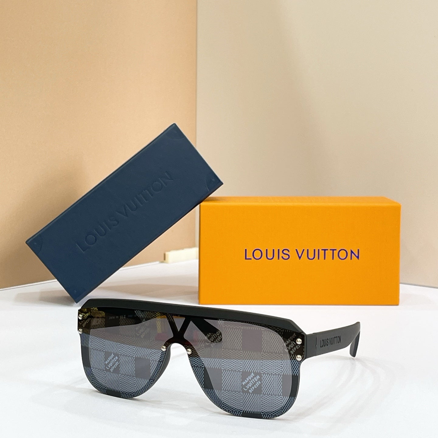 LOUIS VUITTON Sunglasses Z2878U