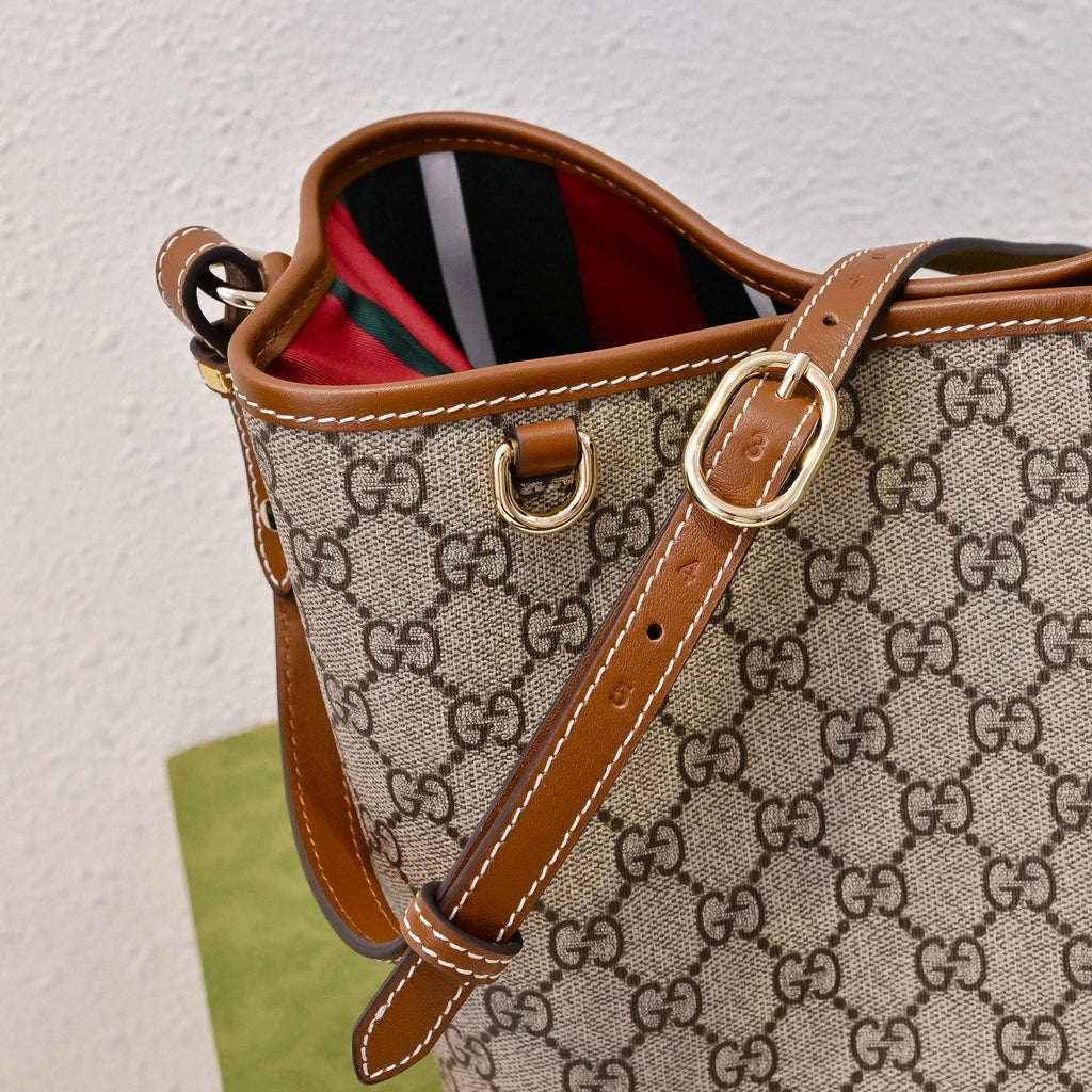 Gucci Emblem Bucket Bag-815103