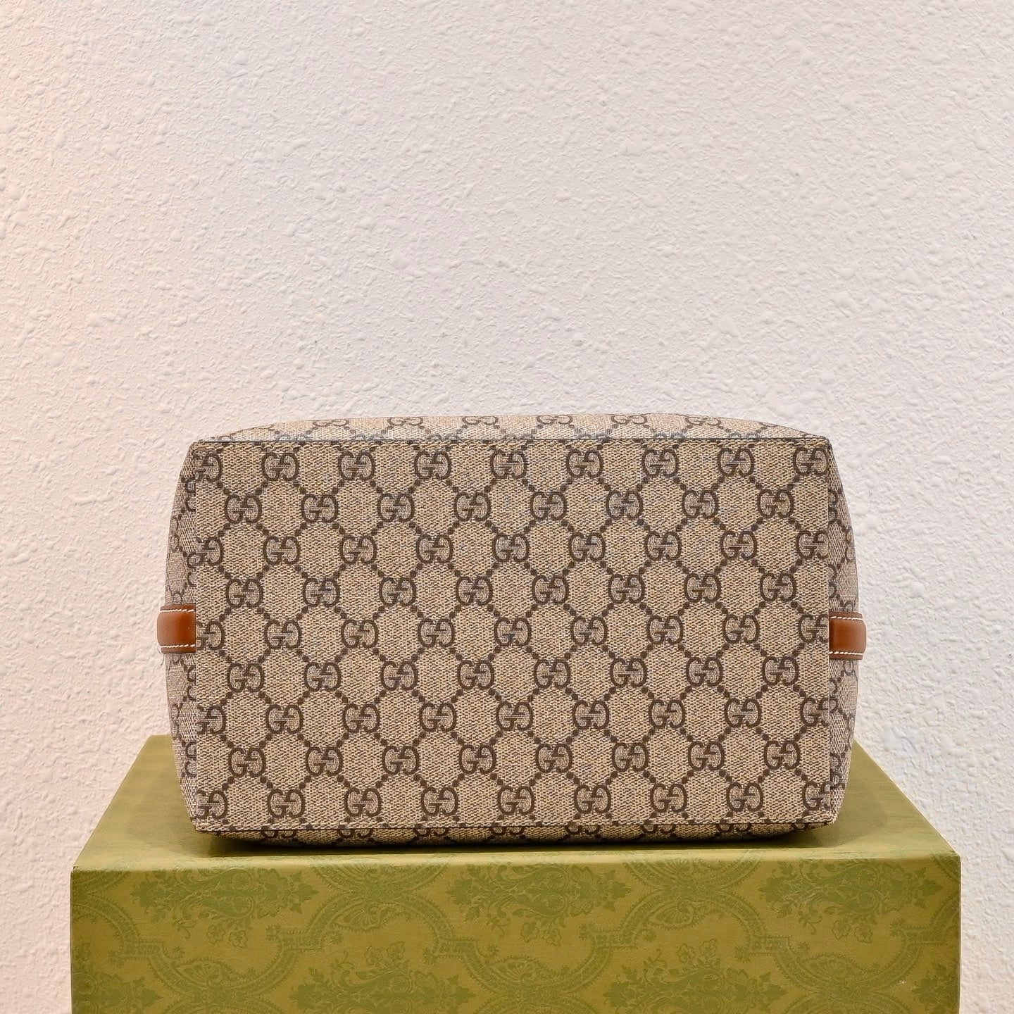 Gucci Emblem Bucket Bag-815103