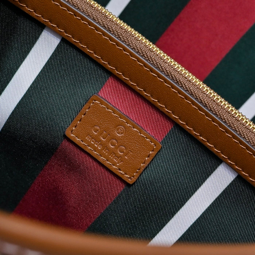 Gucci Emblem Bucket Bag-815103