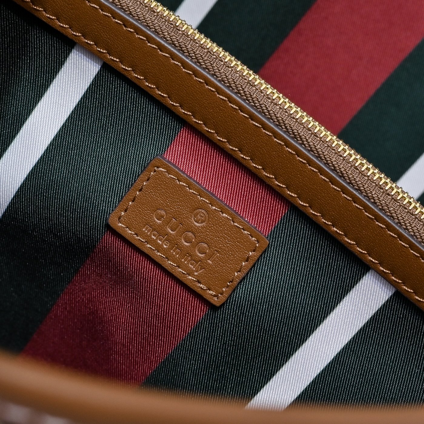 Gucci Emblem Bucket Bag-815103