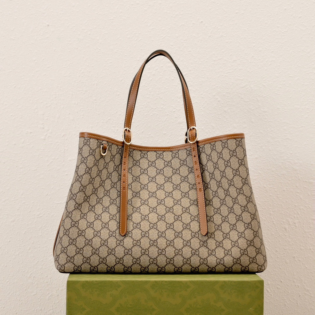 Gucci Emblem Medium Tote Bag-815213