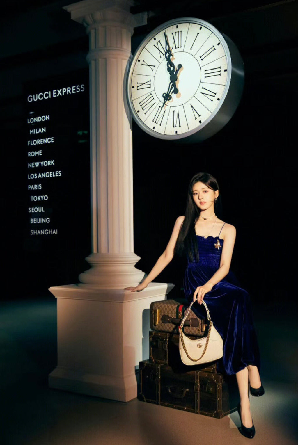 Gucci GG Aphrodite Crescent Shoulder Bag – 731817