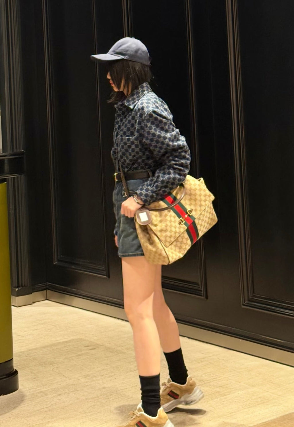 Gucci GG Paparazzo Medium Handbag – 875018