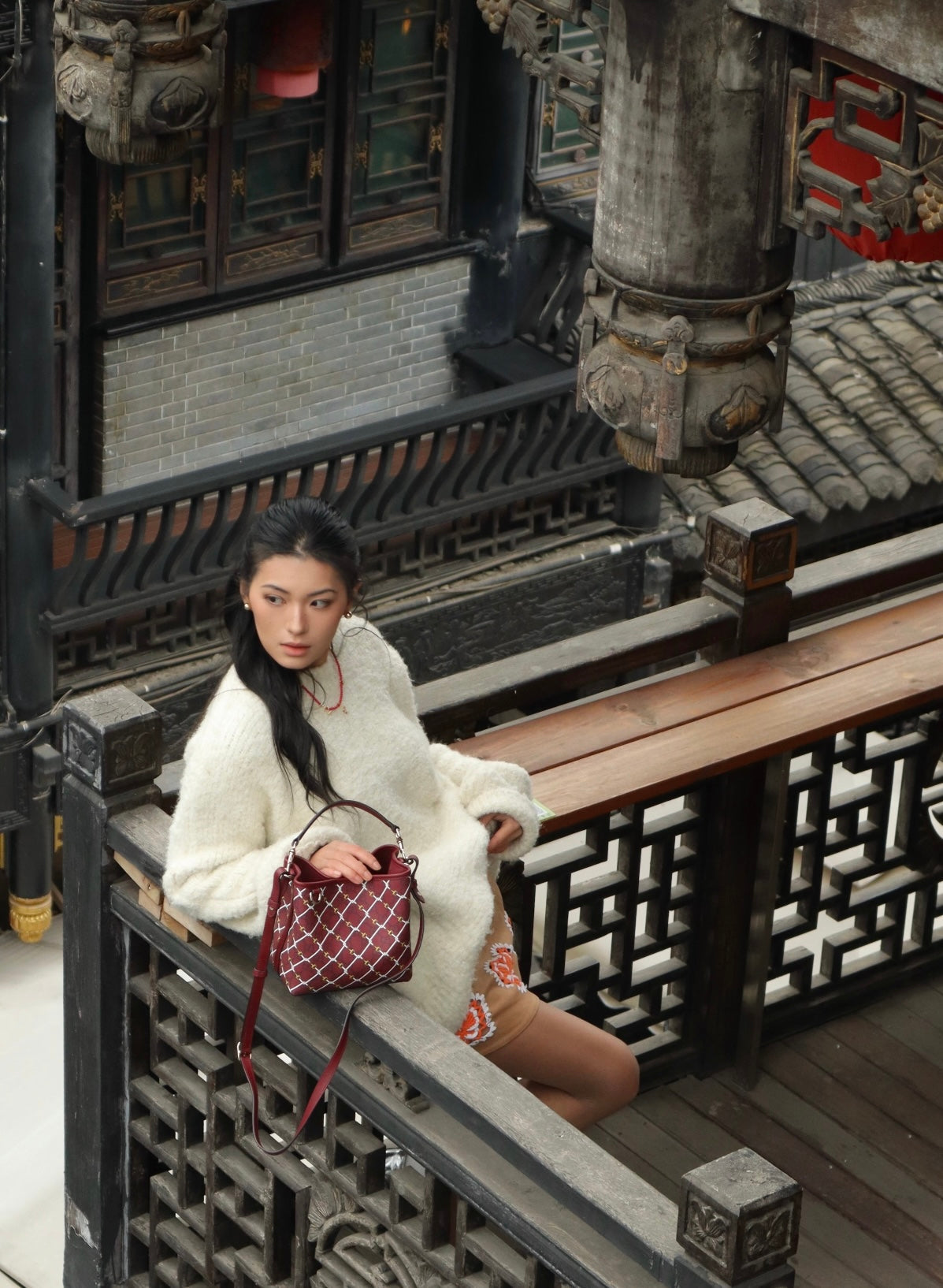 Gucci GG Emblem Bucket Bag – 815118