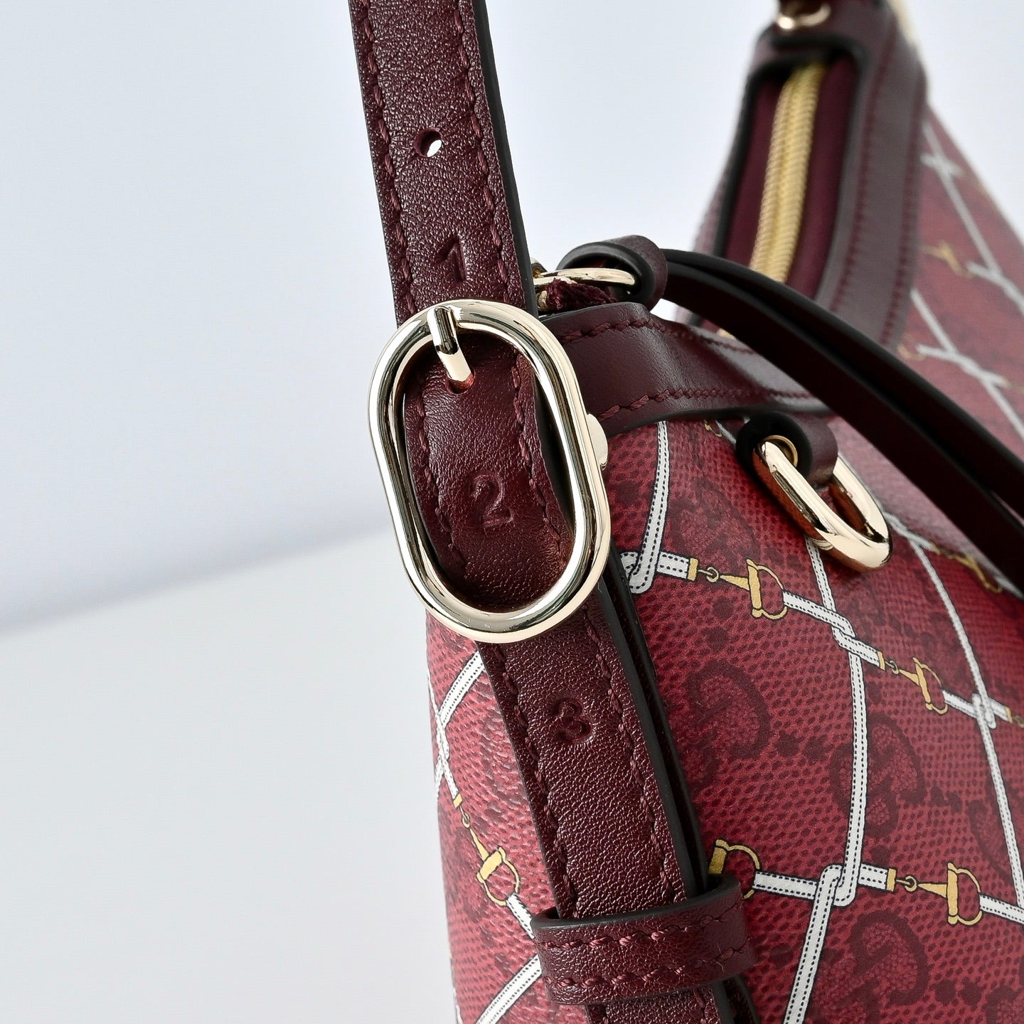 Gucci GG Emblem New Year Limited Shoulder Bag – 847450