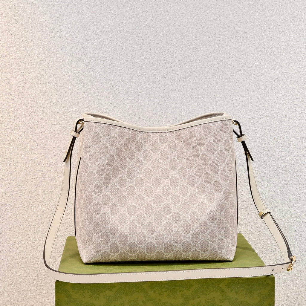 Gucci Emblem Bucket Bag-815103