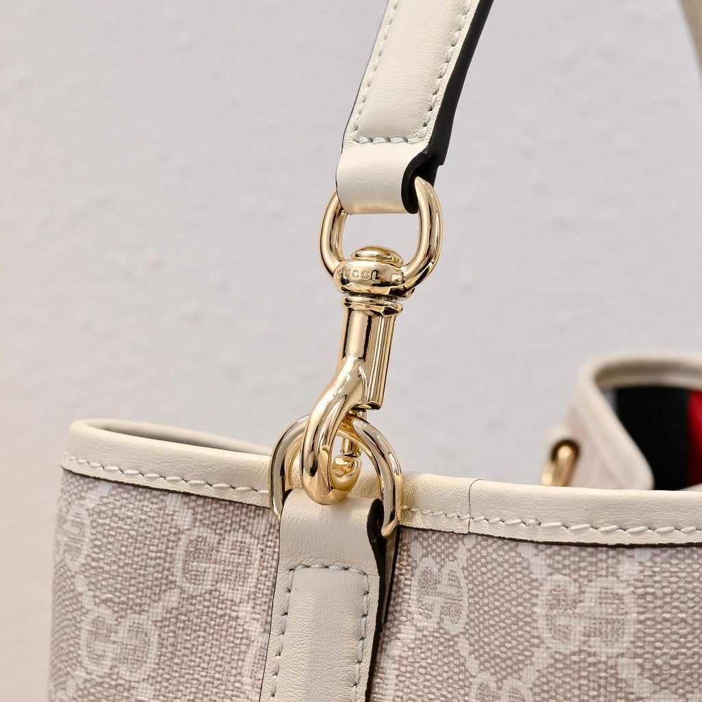 Gucci Emblem Bucket Bag-815103