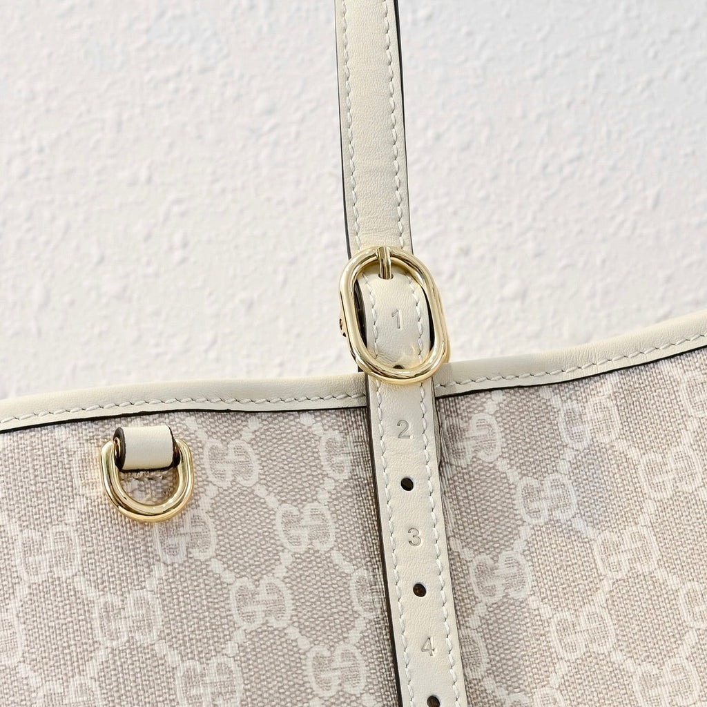Gucci Emblem Medium Tote Bag-815213