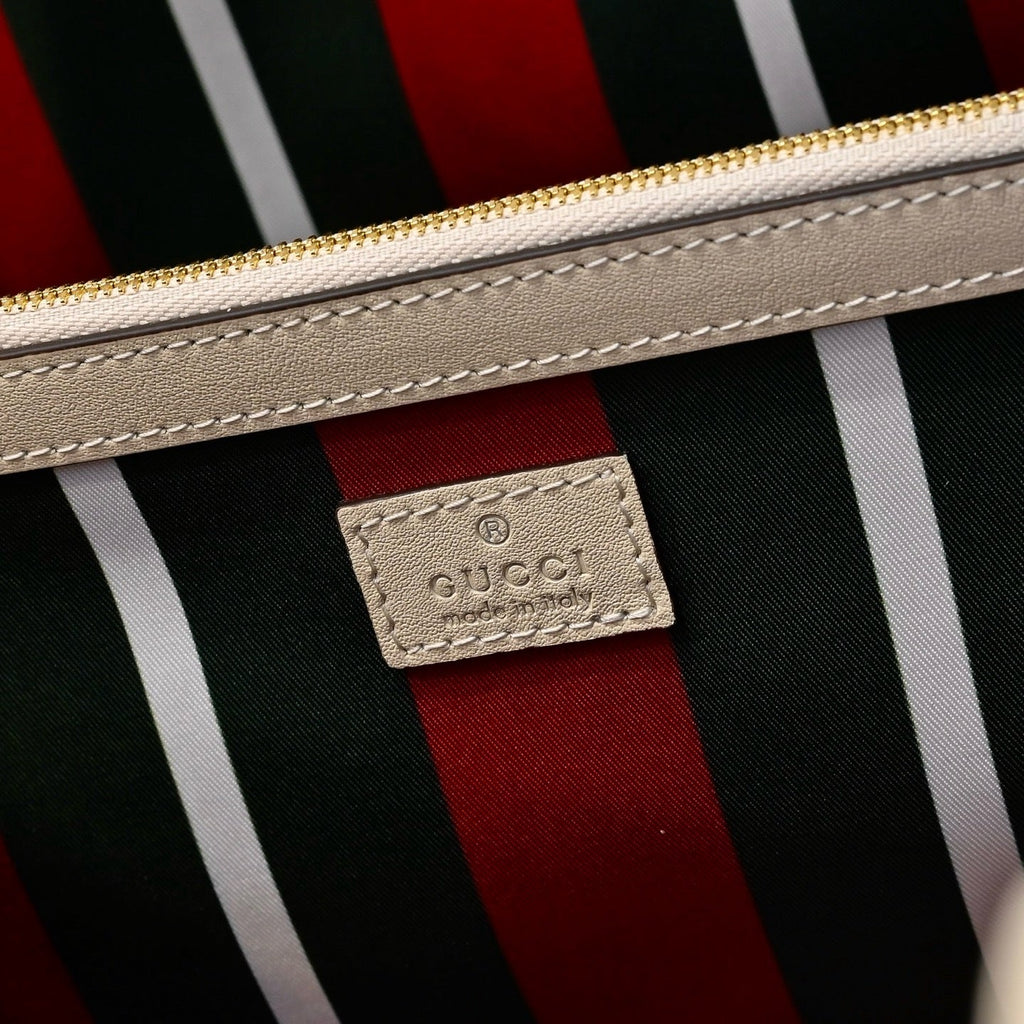 Gucci Emblem Medium Tote Bag-815213
