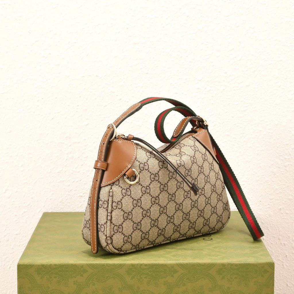 Gucci Emblem Small Zipped Tote Bag – 815218