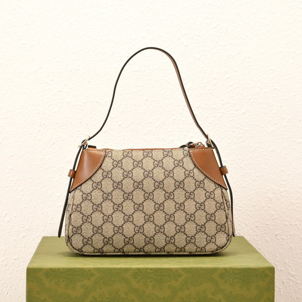 Gucci Emblem Small Zipped Tote Bag – 815218