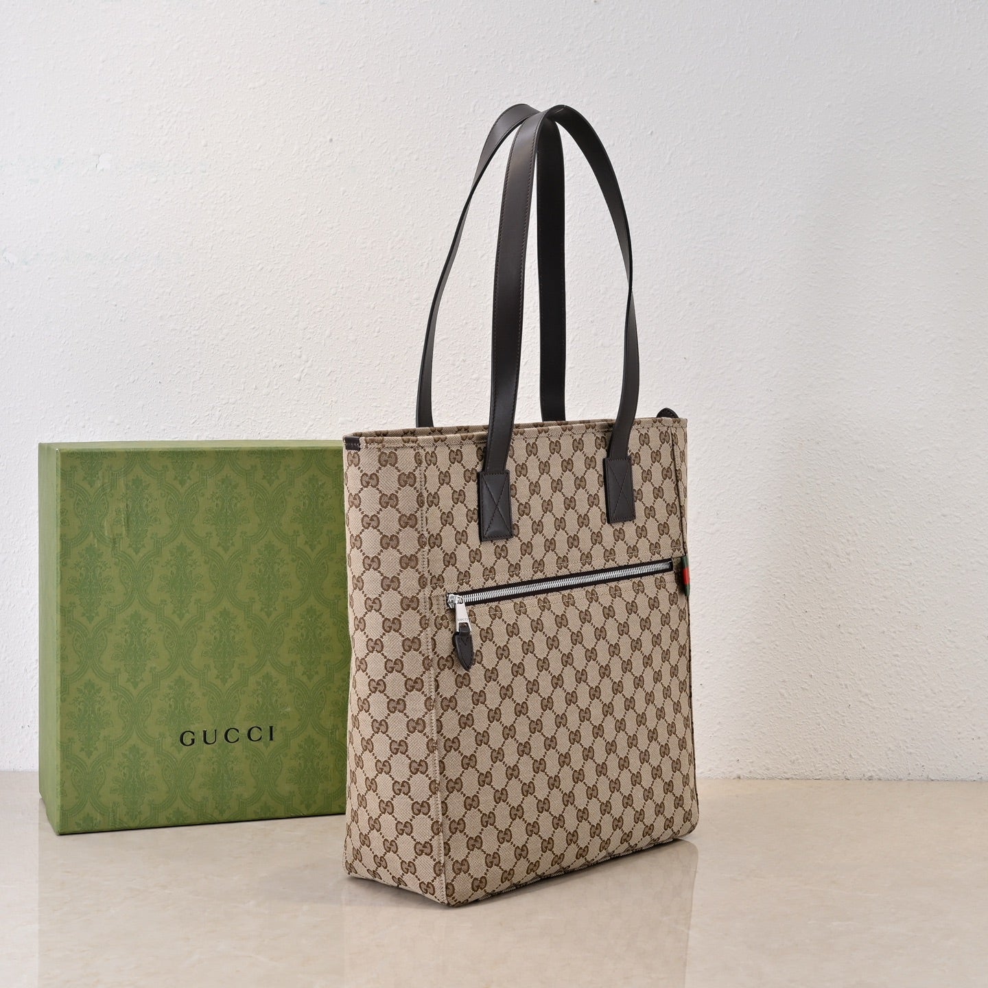 Gucci GG Canvas Medium Tote Bag – 834796